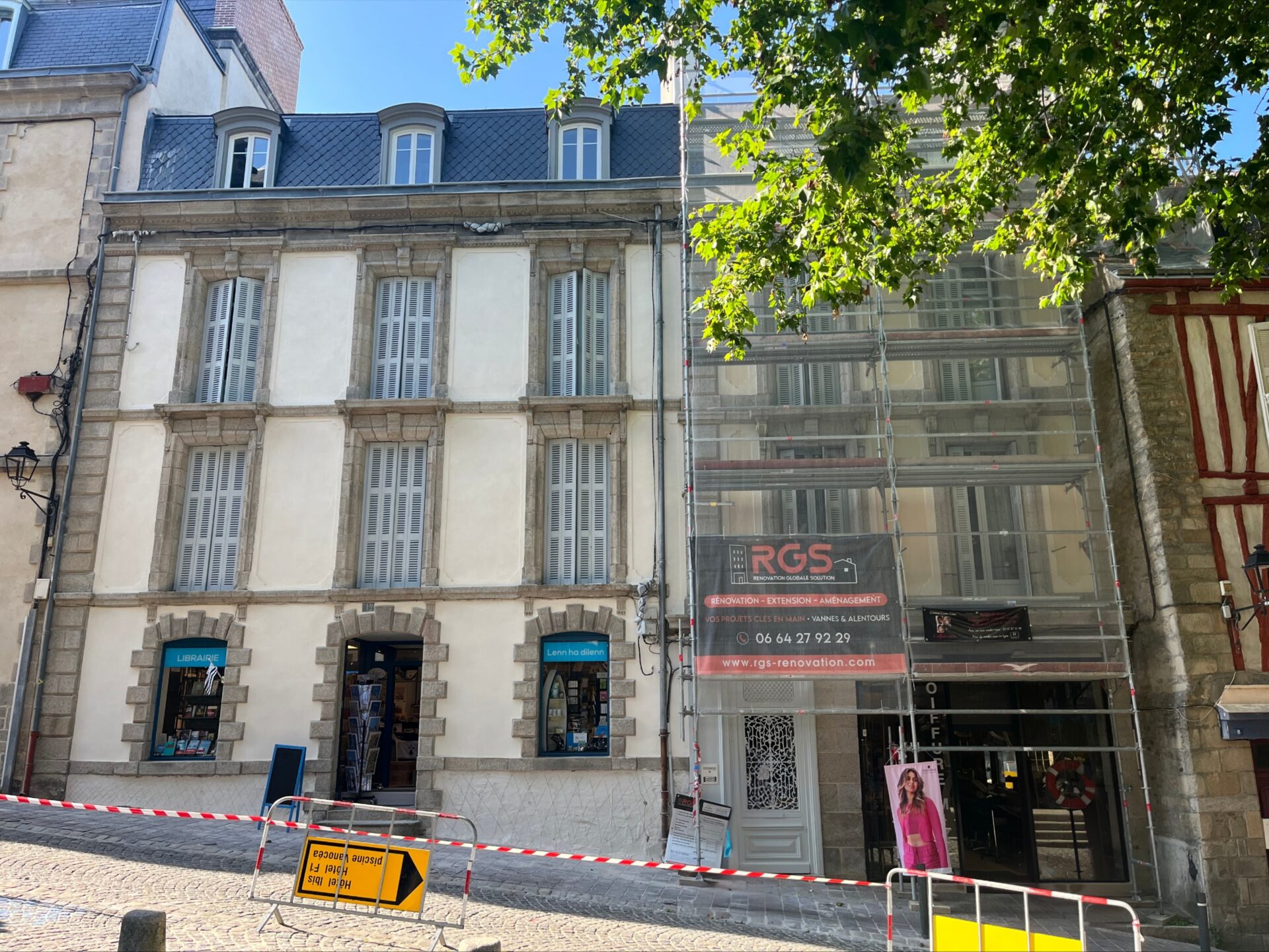Ravalement rénovation extérieure façade bâtiment en pierre Vannes Morbihan